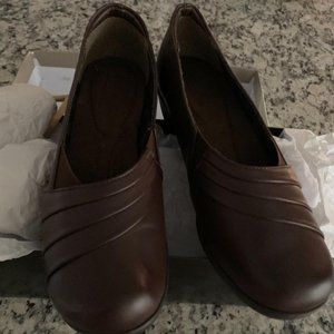 Soft Style Hush Puppies Women's Brown Pumps Shoe 9.5W NIB
